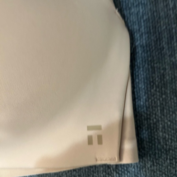 Tommy John Comfort Smoothing Seamless Nude Bra - Picture 5 of 6